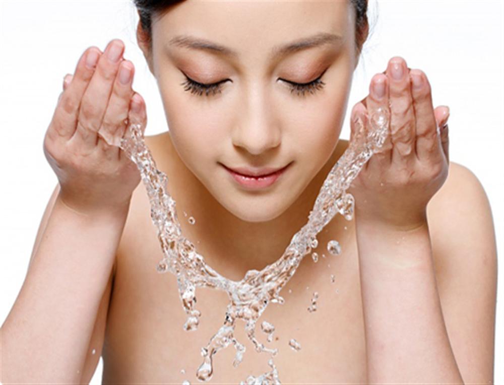 Nguyên tắc chăm sóc da không thể bỏ qua trong mùa hè Làm sạch da bước chăm sóc cơ bản đầu tiên