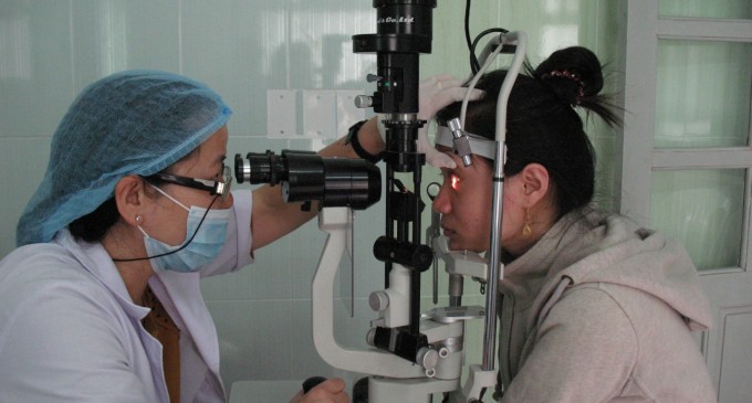 Uống rượu hợp lý giúp bảo vệ thị lực