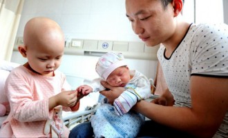 Đứa trẻ chào đời với sứ mệnh cứu chị