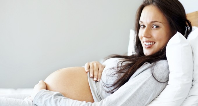 Em bé nghe được gì trong bụng mẹ