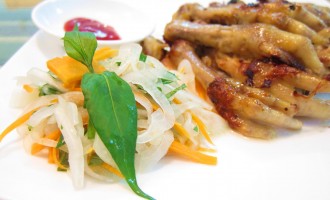chan ga bom nuoc1