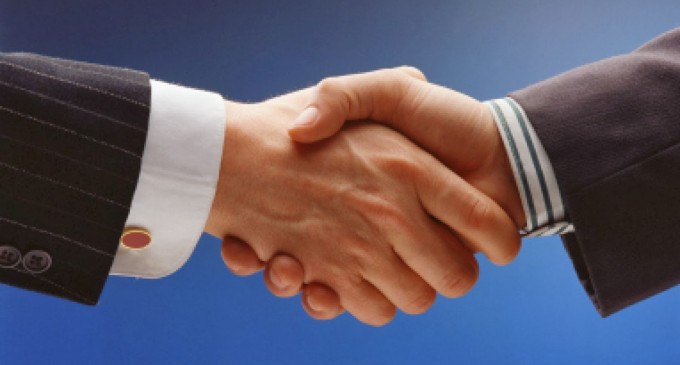 Cái bắt tay tiết lộ mức độ lão hóa